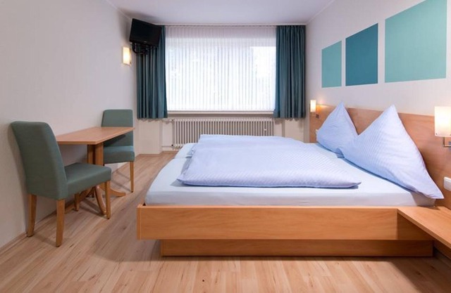 Economy double room, shower in room, sep. WC - Seehotel am Stausee