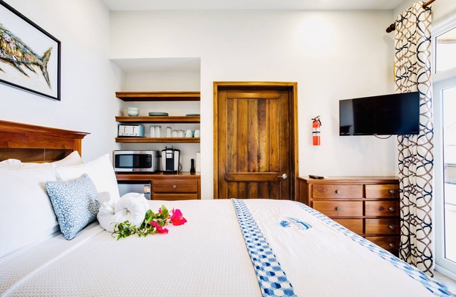 Economy Studio beachfront with swim up pool bar