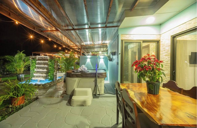 EcoScape Arenal-Hot Tub-Central