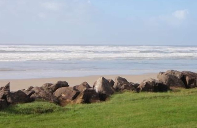 Ed & Gloria's - Oceanfront