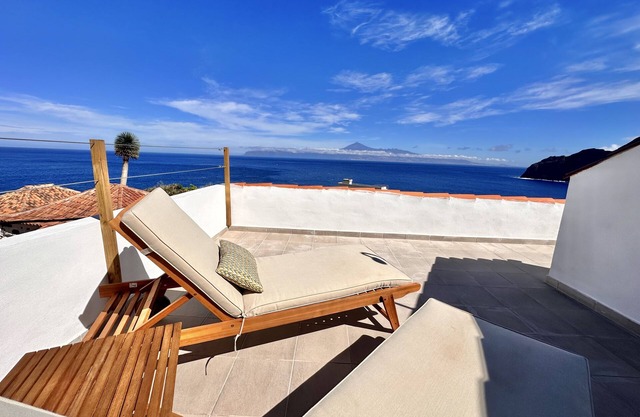 Eden Gomera Suites - Rooftop terrace 2Br apartment with gorgeous oceanviews