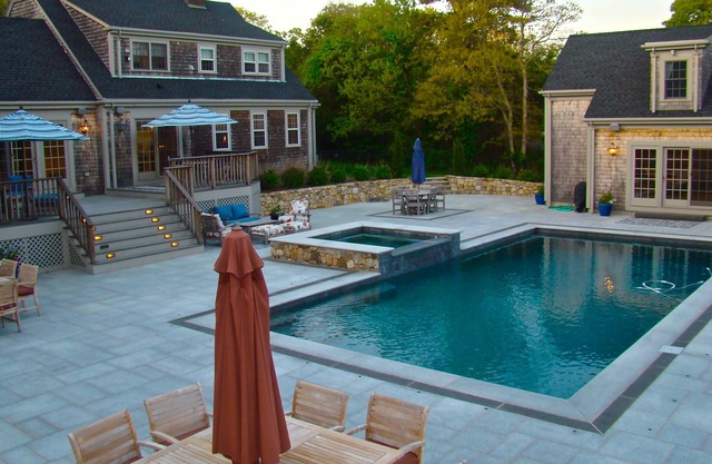 Edgartown Retreat. Walk to Town. Heated Pool! Recently Renovated.