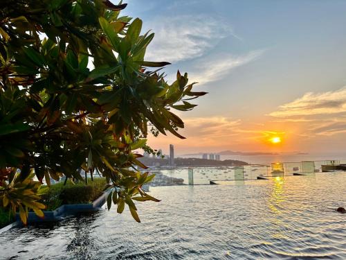 EDGE Cozy Vacation Condo infinite SKY Pool