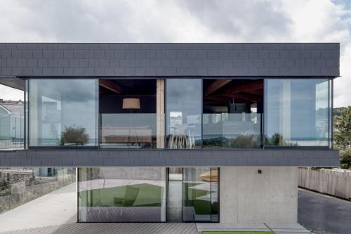 Edge House