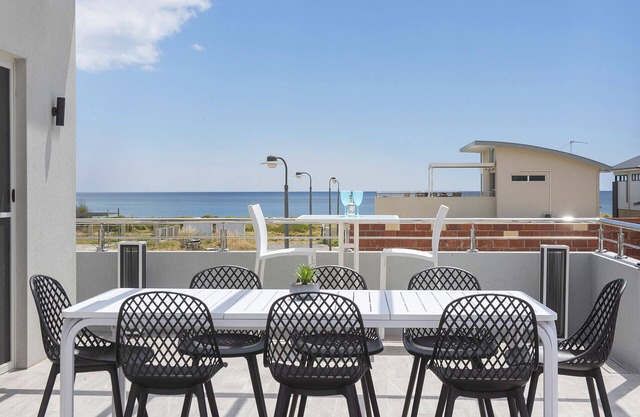 EDGE OF THE BAY - Seaside Perfection