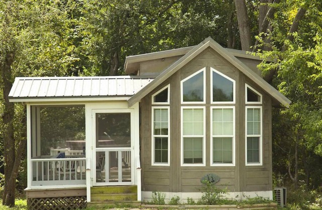 Edge of The Woods Cottage with Loft