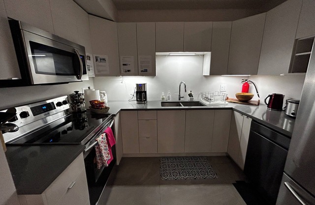 Edgemont Jewel in the heart of Edgemont Village - Perfect destination.