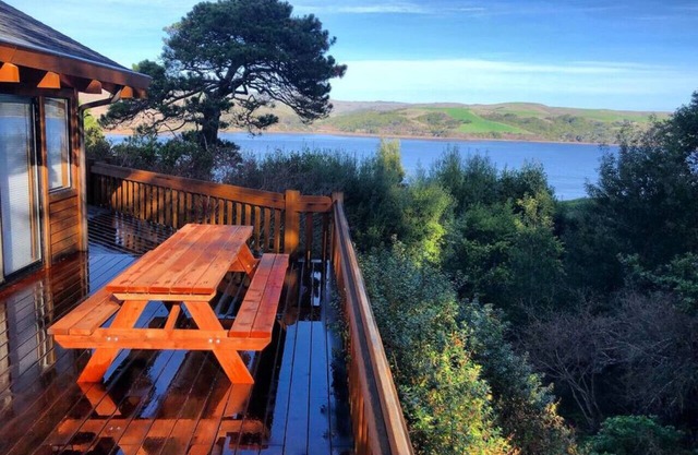 Edgemont | Modern Escape, Stunning Views & Comfort