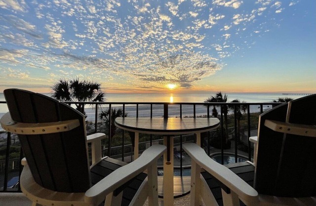Edgewater Bliss - Your Gulf-Front Escape with Stunning Master Suite Views