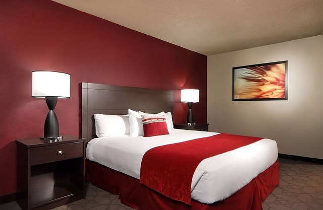 Edgewater Casino Resort, Sedona King Non Smoking Room, Free Onsite Parking!