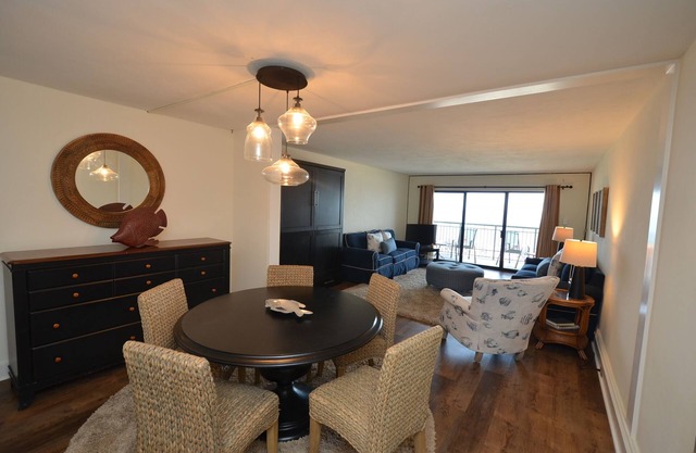 Edgewater House - Ocean Front Units With Spectacular Views!