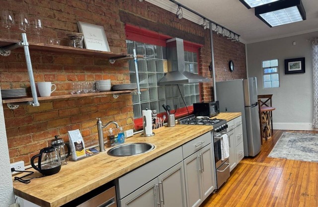 Edit The Lofts on Colorado, 114A