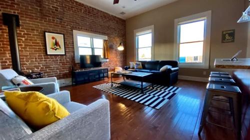 Ednas Place, Downtown Salida