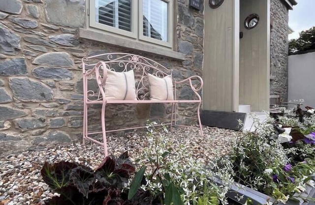 Efail Fach - stunning, newly renovated beach house