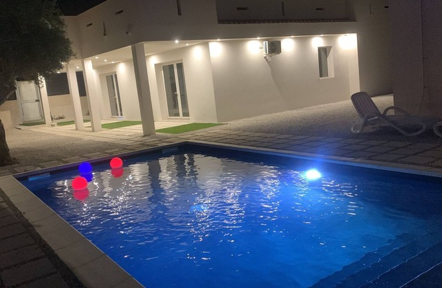 Eggplant apartment in villa with swimming pool, sea village Scoglitti.