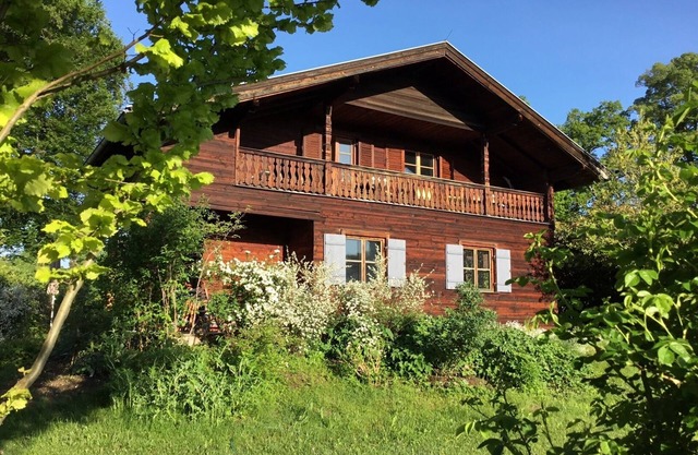 Ehem. Künstlerhaus mit Garten in Seenähe