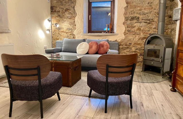 Eifelstein, Apartment mit Whirlpool und Ofen