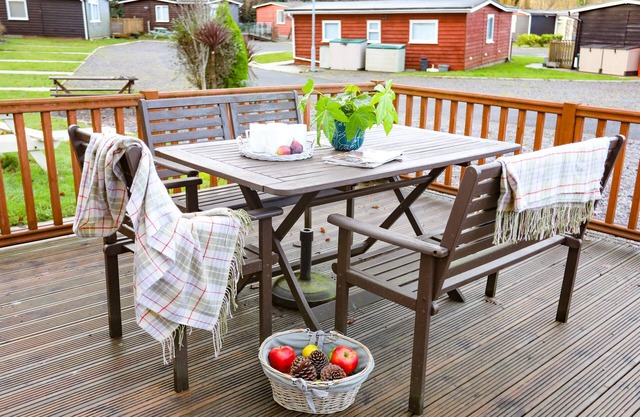 EIRLYS, pet friendly, with a garden in Caeathro