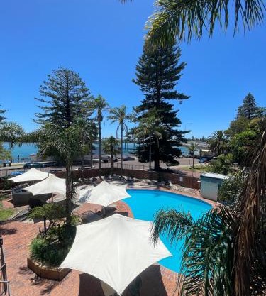 El Lago Waters Hotel