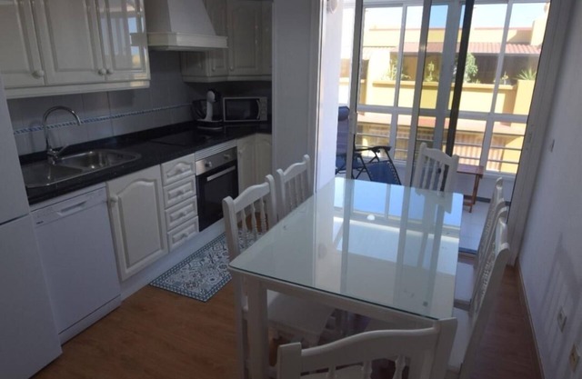 El Médano apartment, central and near the sea.