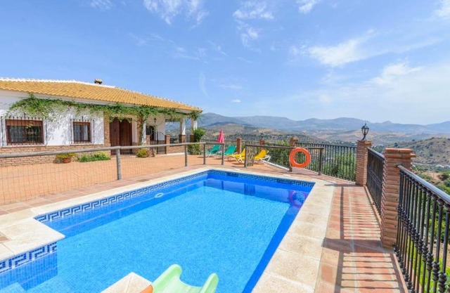 El Mirador Del Abuelo Comares by Ruralidays