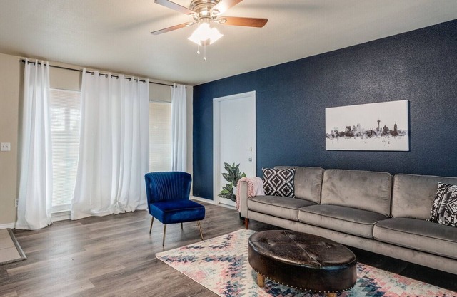 El Monte - 20% OFF Entire 4BR Home in Great Location w/Backyard - Fast WiFi