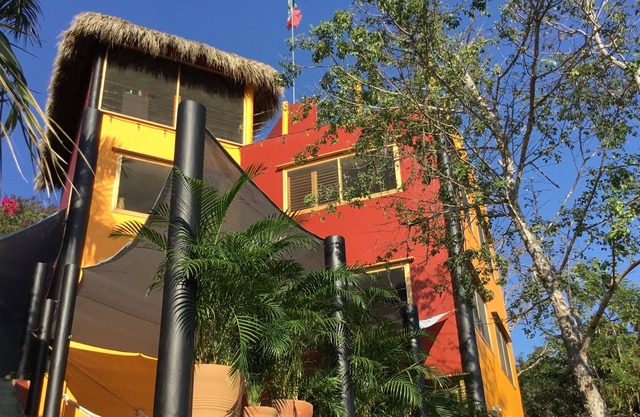 El Poseidon, Eco-Chic Barefoot Luxury!