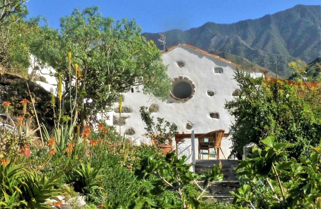"El Tangaro", charming cottage, subtropical garden, superb ocean view