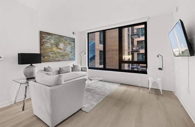Electric Car Charging Available! nr Capitol 2BR w/Parking