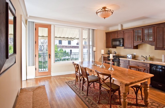Elegance & Charm 2 blocks to Sonoma Square, from 249 off season