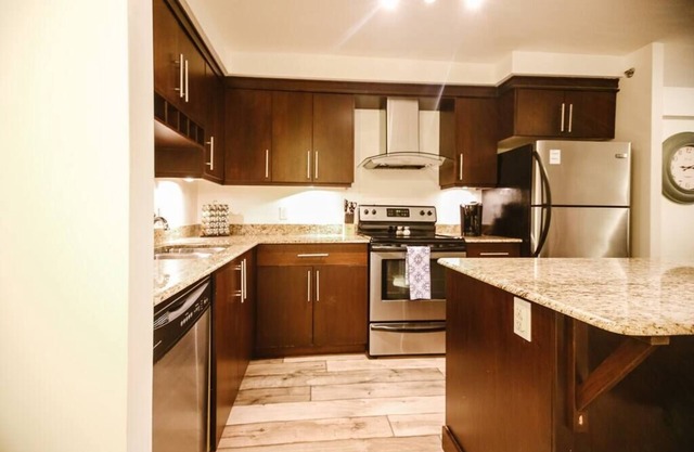 ~ Elegant 1 Bedroom Condo ~