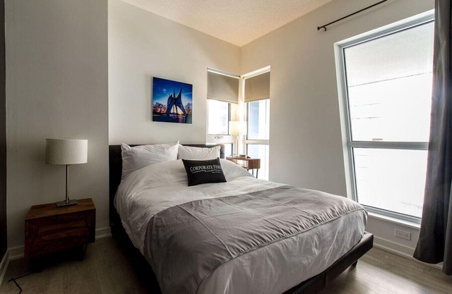 Elegant 1BR Apt with Balcony near Rogers Centre