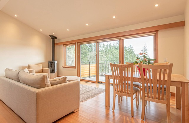 Elegant 2-bedroom apartment on Salt Spring Island, with ocean-view deck.