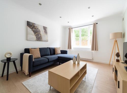 Elegant 2 Bedroom Apartment in Battersea