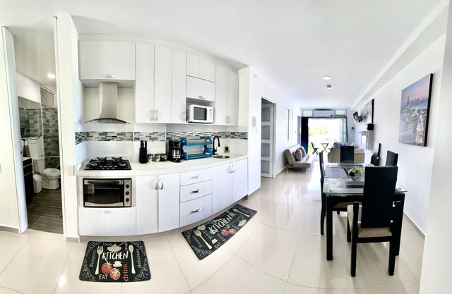 Elegant 2 Bedroom Apt Near CQB, Imbanaco, Tequendama Shopping Areas, Wifi & AC,