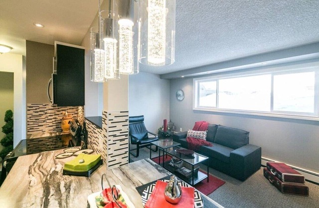 Elegant 2-bedroom condo with in-suite laundry