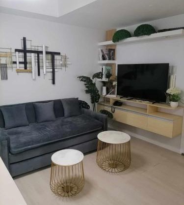 Elegant 2BR Condo Maldives Tower - Azure Resort Residences near MOA, Airport, SM, Casinos
