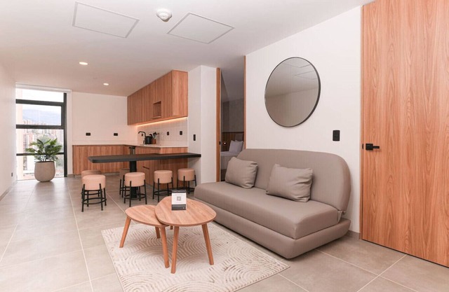 Elegant 3BR w/Jacuzzi - Work-Friendly in Poblado