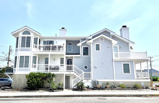 Elegant 4 Bed, 2 Stry, Granite, Hrdwd Flrs, PET FRIENDLY, Linens, great location