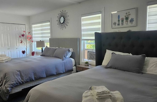 Elegant 4-Bed Home- Surrey Fleetwood(10 min - Guilford Mall)