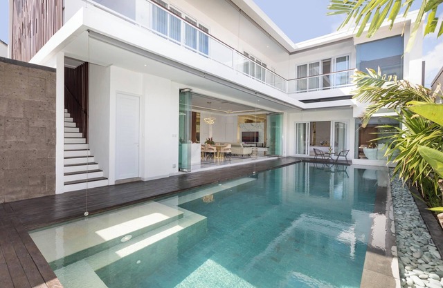 Elegant, 4-Bedroom Villa in Legian
