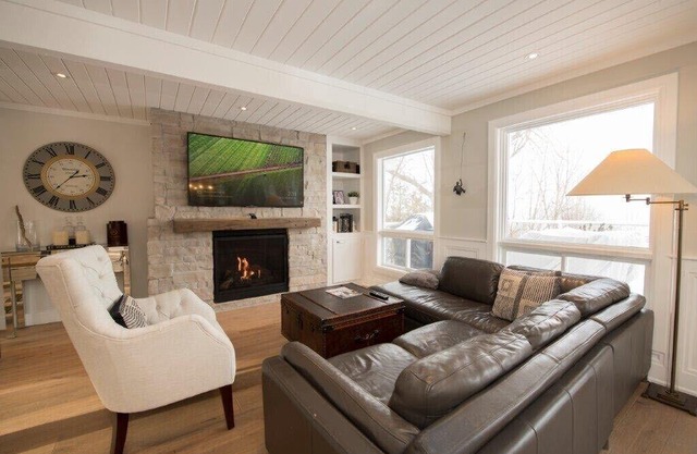 Elegant 4 bedroom waterfront home with hot tub