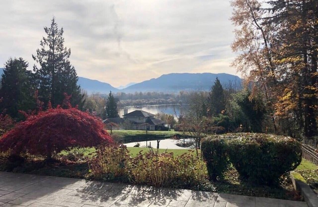 Elegant 4400sf Villa w/Lk. & Mt. view | Sammamish