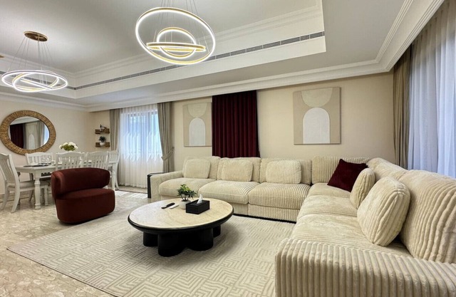 Elegant 4BR Corniche Stay – Private Balcony & More