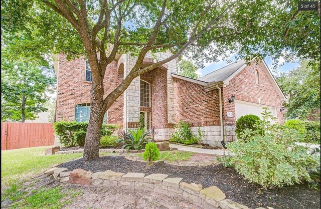Elegant 4BR Retreat in The Woodlands – Spacious Home with backyard