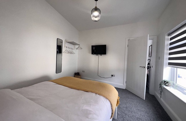 Elegant 6 sleeper apartment ideally located