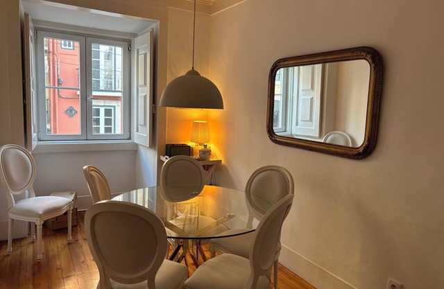 Elegant and Bright Apartment in the Heart of Lisbon