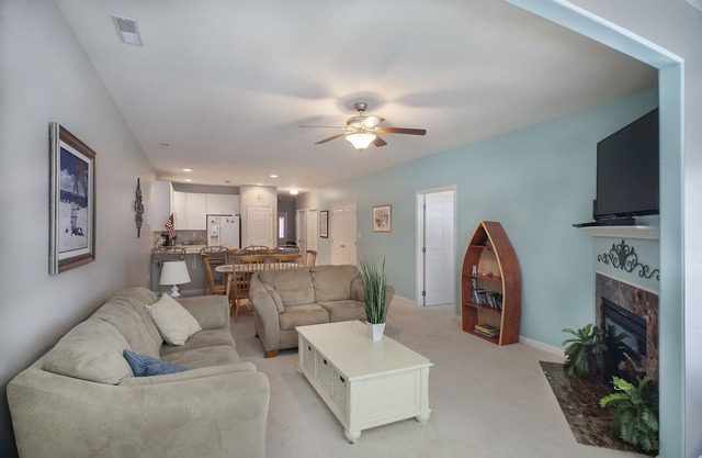 Elegant and cozy beach condo for your family vacation with pool and pond