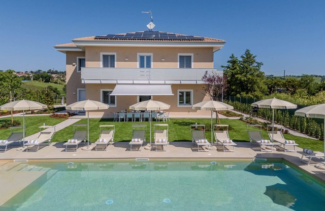 Elegant and modern villa with pool in the countryside of Morrovalle, only 20 minutes from the sea