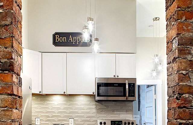 Elegant Brick 2 BR in downtown Savannah